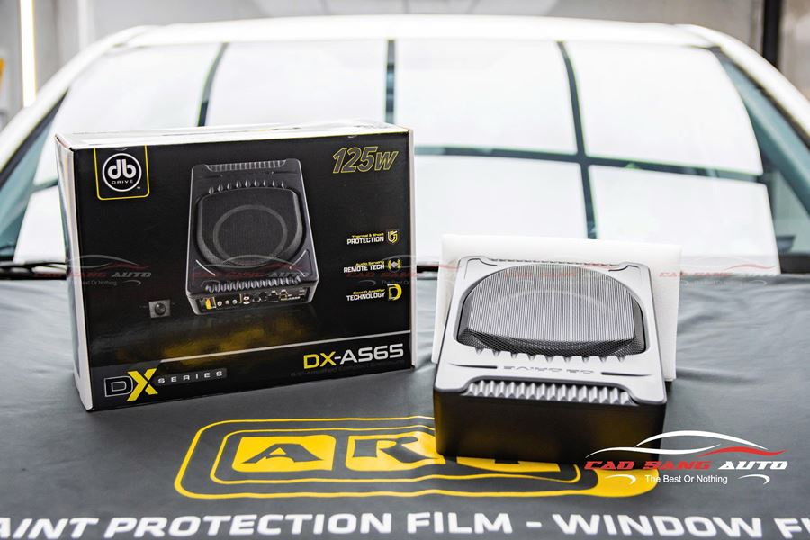 Lắp loa sub DX-AS65 xe Innova. Nâng cao trải nghiệm nghe nhạc