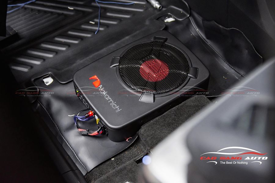 Lắp loa sub Nakamichi cho xe Hyundai Custin giá tốt nhất