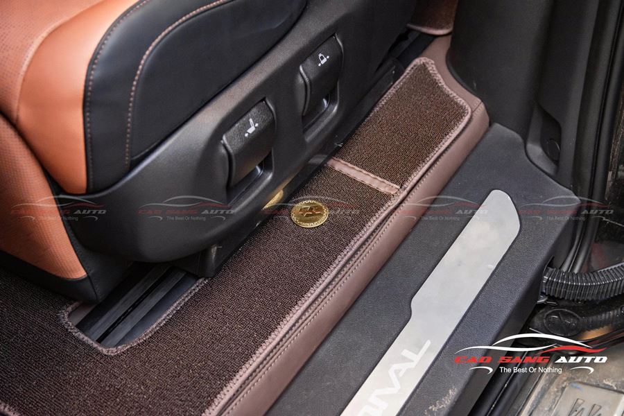 Thảm được thiết kế chuyên biệt cho Kia Carnival có các chốt cố định