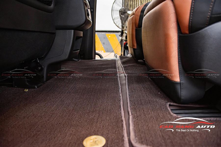Quy trình lắp thảm lót sàn xe Kia Carnival tiêu chuẩn