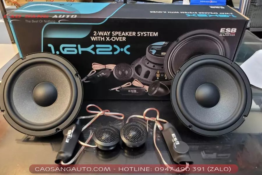 Độ loa cánh cửa Innova Cross