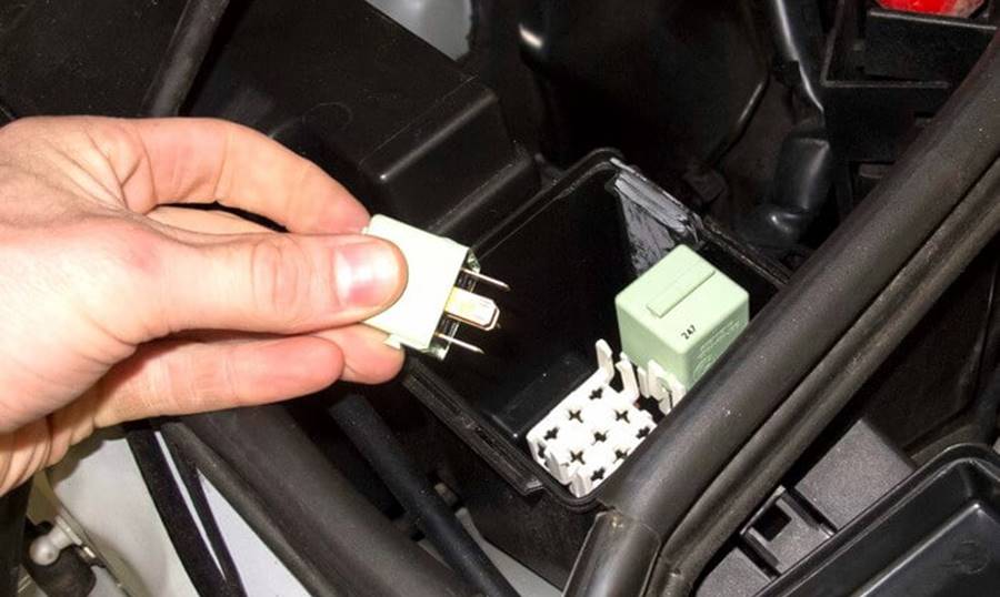 Lỗi hệ thống đèn chiếu sáng trên ô tô: Nguyên nhân và cách khắc phục