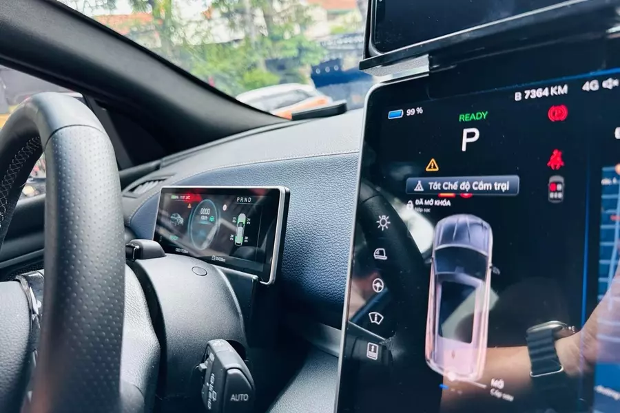 Màn hình Trung tâm - Màn hình cluster xe VF8