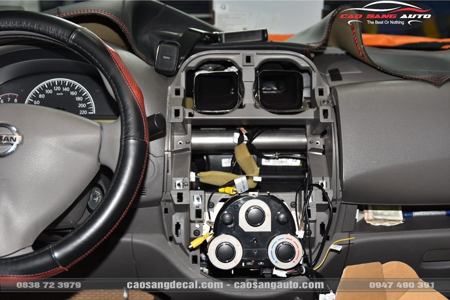 Nissan Sunny trang bị màn hình Elliview U3 - Sự cải tiến đột phá trong phân khúc tầm trung
