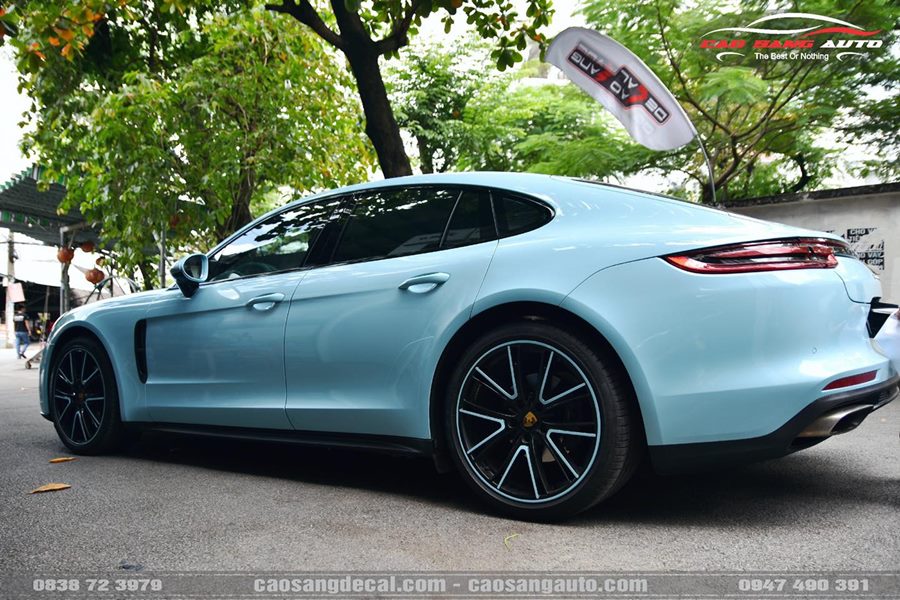Porsche Panamera wrap đổi màu decal xanh mộng mơ, cuốn hút