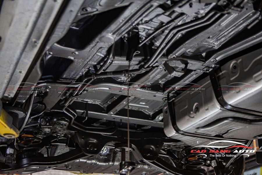 Sơn phủ gầm cho xe Carnival - Giảm tiếng ồn hiệu quả