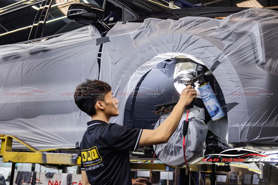 Sơn phủ gầm cho xe Carnival mang lại nhiều ưu điểm