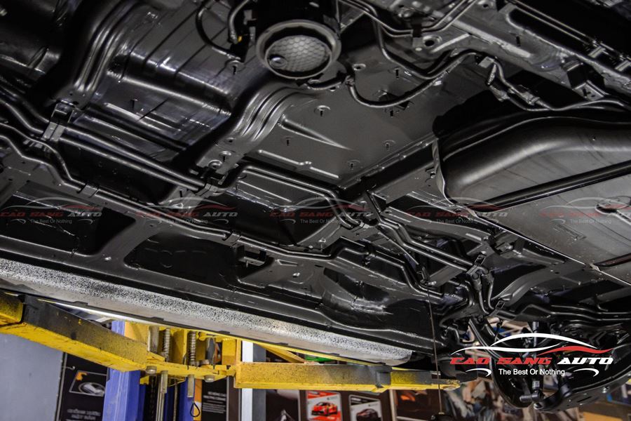 Sơn phủ gầm cho xe Carnival - Giảm tiếng ồn hiệu quả