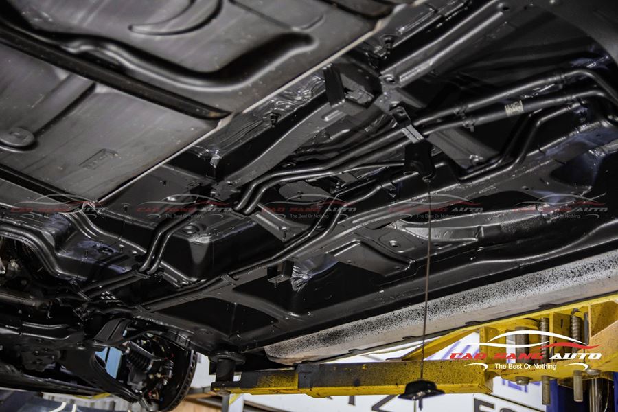 Sơn phủ gầm cho xe Carnival - Giảm tiếng ồn hiệu quả