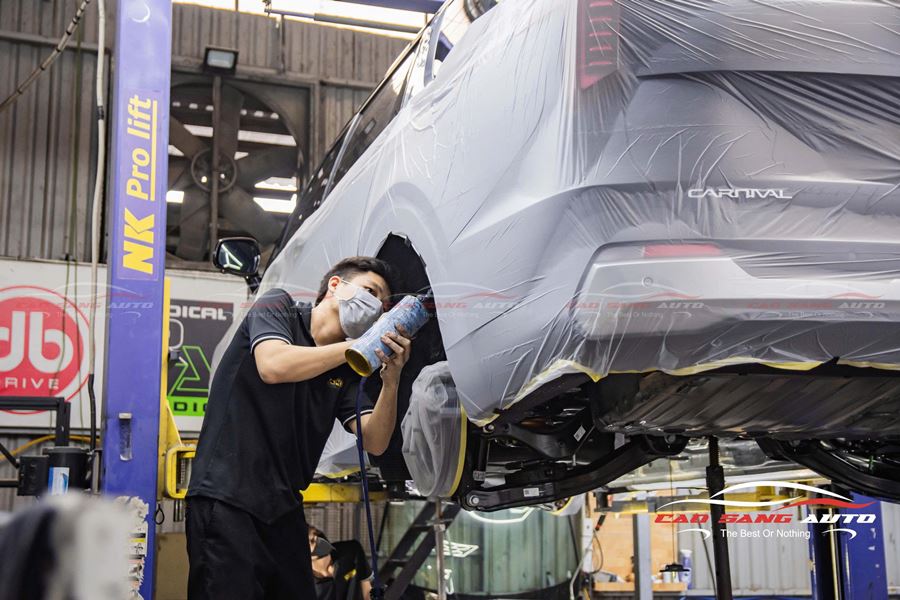 Phủ gầm cho xe Carnival giúp hạn chế tiếng ồn từ gầm xe