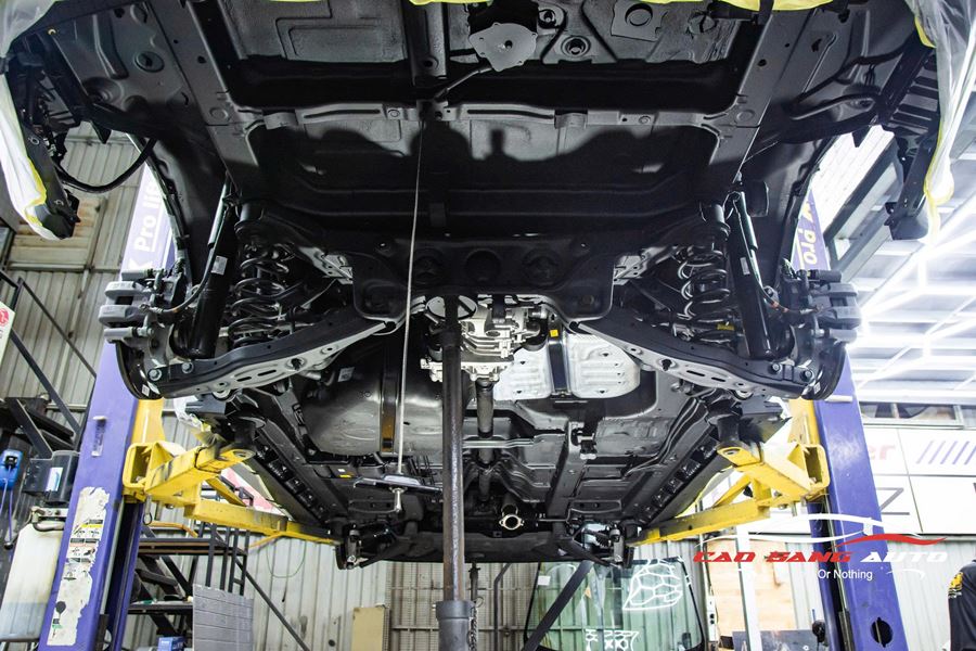 Sơn phủ gầm cho xe Santafe - Giảm tiếng ồn hiệu quả