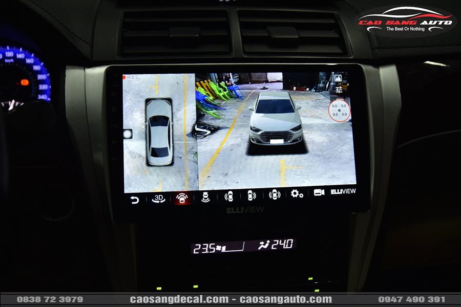 Toyota Camry nâng cấp màn hình ELLIVIEW S4 liền camera 360