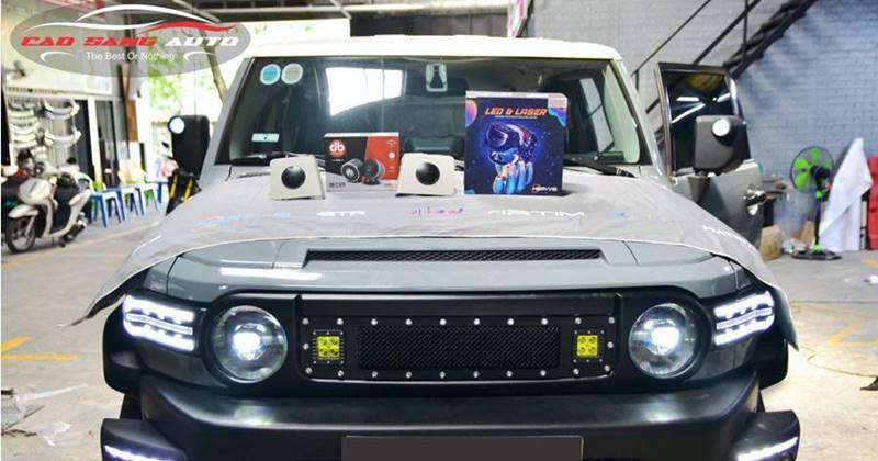 Toyota FJ Cruiser độ đèn pha bi laser Henvvei L91 Pro + Wrap decal + Loa Mid DB 2.5FR