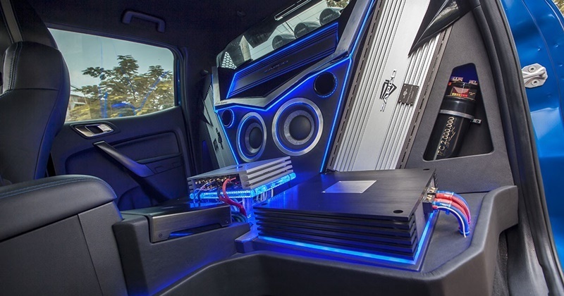 【Tư Vấn】Hệ thống âm thanh trên ô tô xe hơi bao gồm những gì?