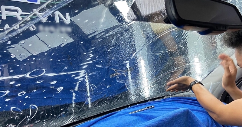 【Tư Vấn】Phim cách nhiệt dán mặt bên trong hay mặt ngoài kính?