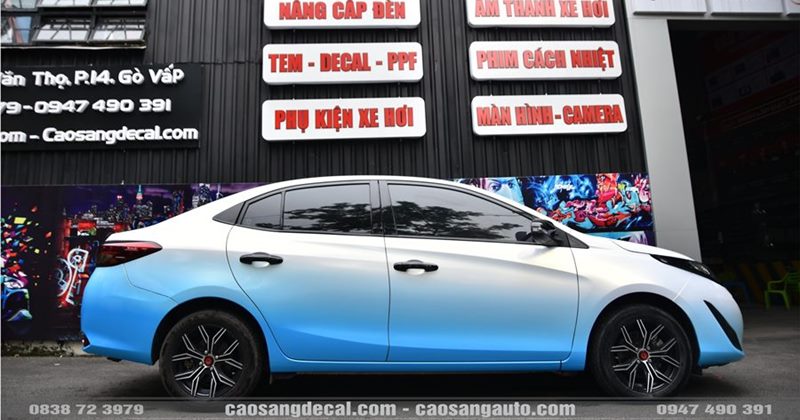 Vios dán đổi màu trắng ngọc trai xanh - Phương án hô biến ngoại hình xe sang trọng, khác biệt